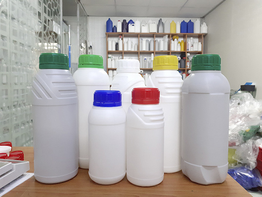 Ứng dụng nhựa HPDE là gì - Sản xuất các chai thuốc trừ sâu 